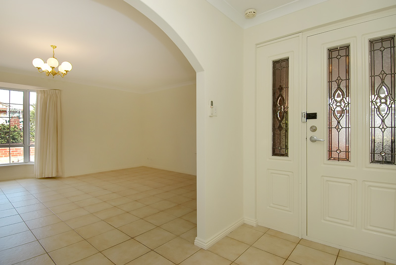 Confused Duplex!
It thinks it's a HOUSE! Picture