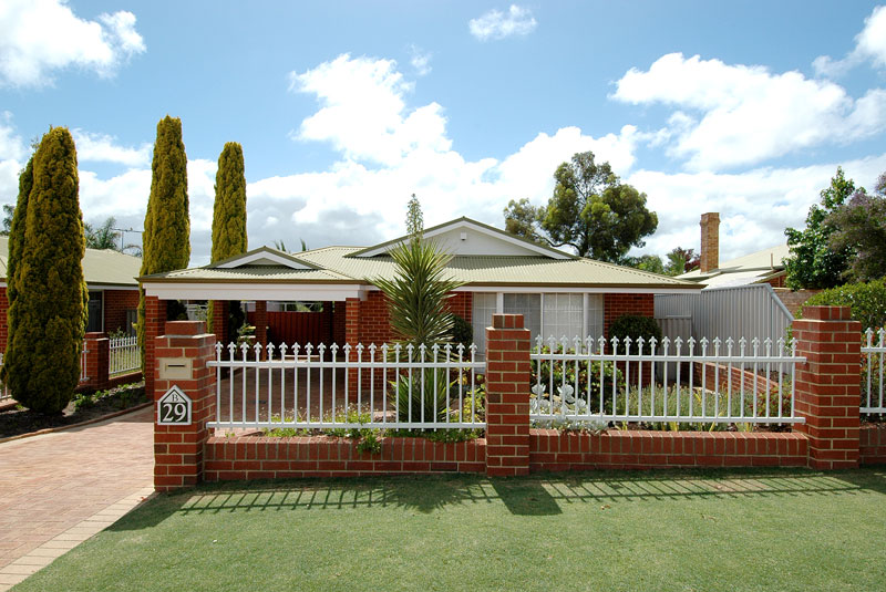 Confused Duplex!
It thinks it's a HOUSE! Picture