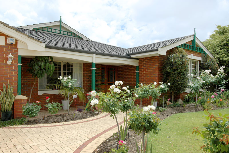 TAKE ANOTHER LOOK AT THIS REGENT WATERS STUNNER! Picture 2