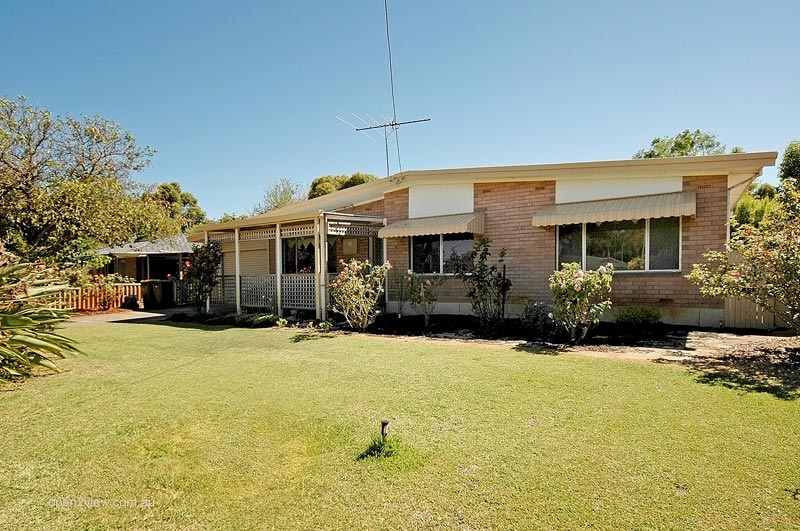 PICTURE PERFECT!! Picture 2