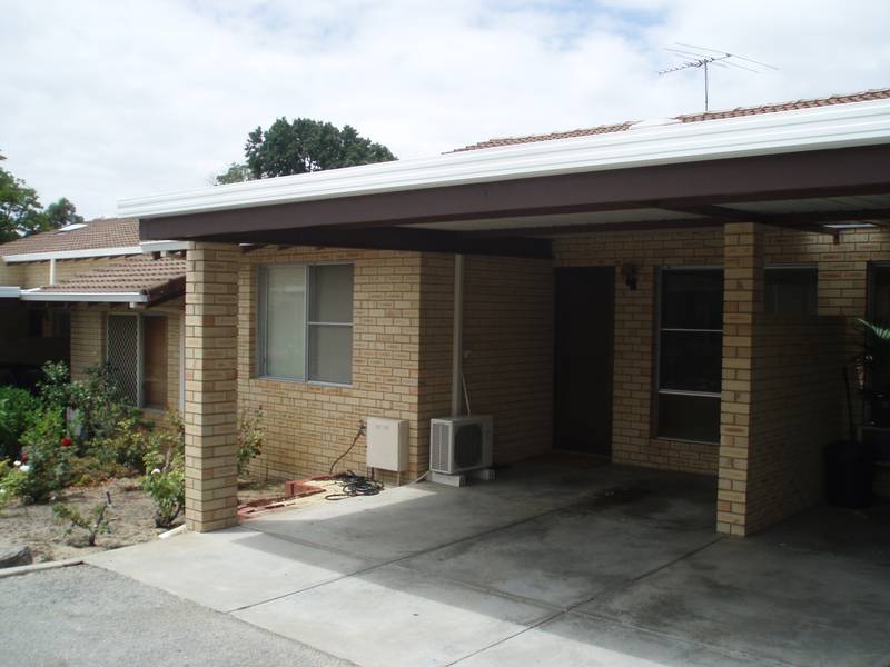 FULLY RENOVATED! Picture 3