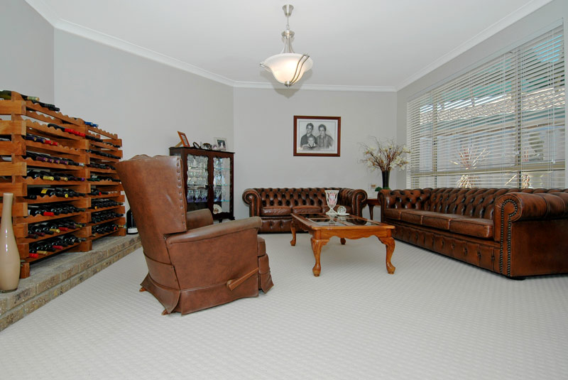 A Clever Disguise! As New 4/5 Bed + Pool! Picture 2