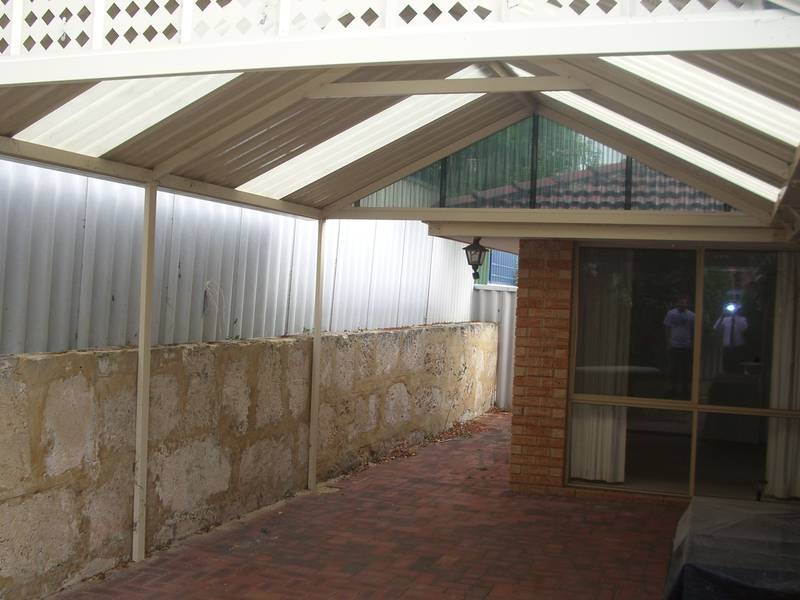 ROOMY VILLA IN GREAT LOCATION! Picture