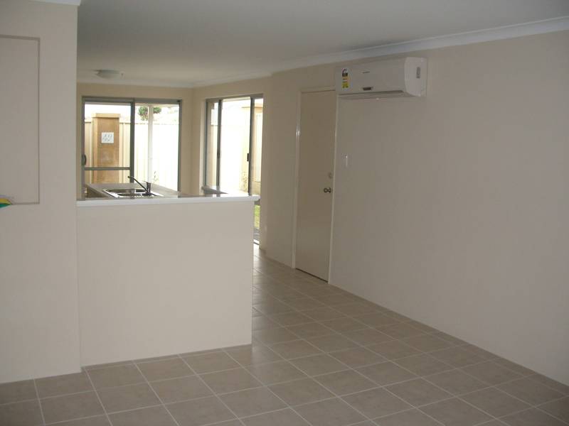 NEAR NEW LOW MAINTENANCE HOME! Picture