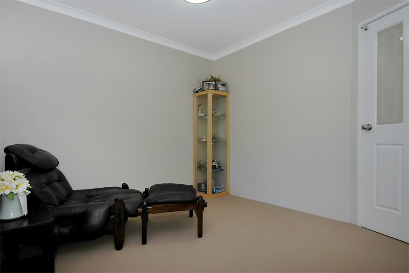 RENOVATED THROUGHOUT PLUS BIG WORKSHOP Picture 3