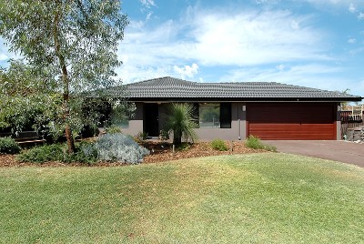 RENOVATED THROUGHOUT PLUS BIG WORKSHOP Picture