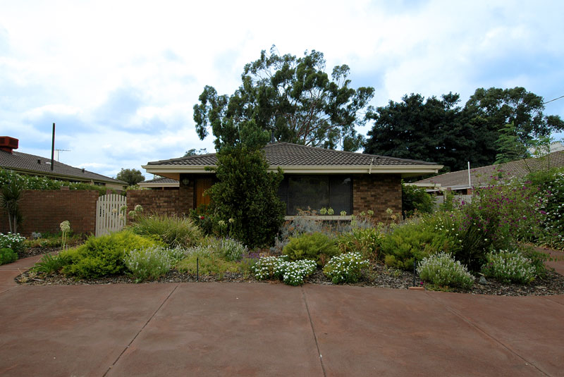 PRICED TO PLEASE! Picture 2