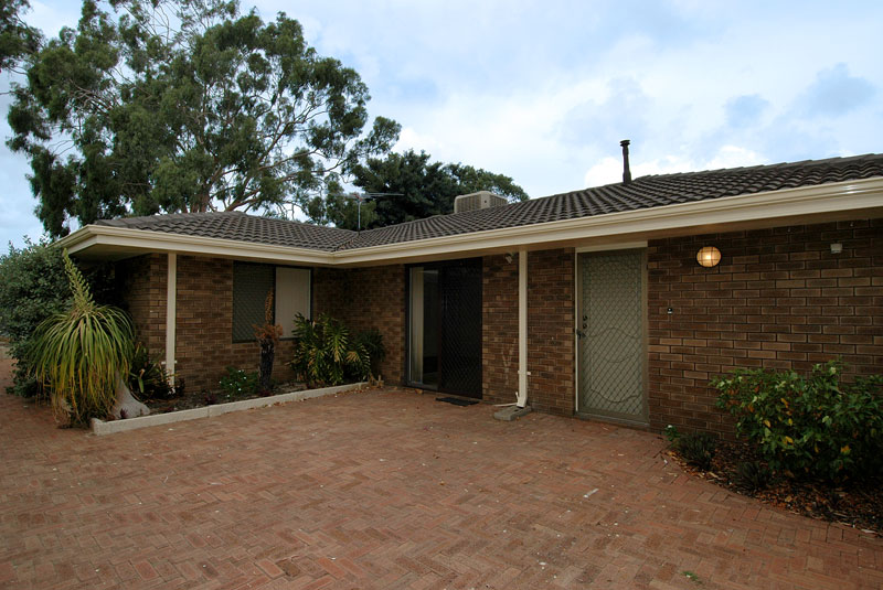 PRICED TO PLEASE! Picture 3