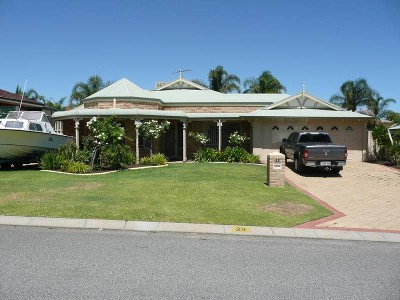 BIG BEDROOMS PLUS SWIMMING POOL Picture