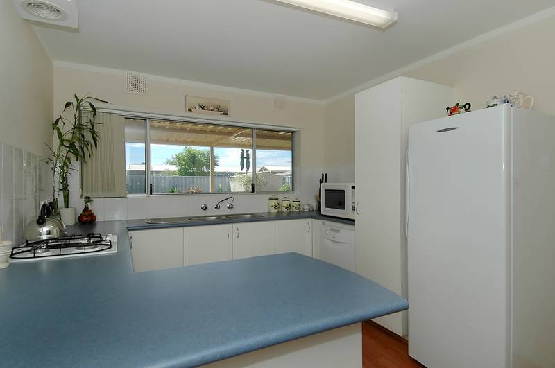 FULLY REFURBISHED!! Picture 3