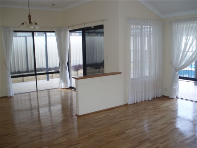 LARGE FAMILY HOME
IN 
