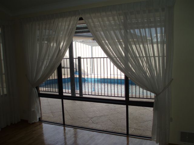 LARGE FAMILY HOME
IN 