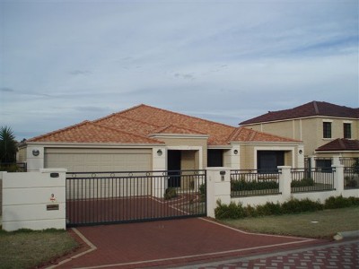 LARGE FAMILY HOME
IN 
