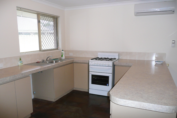 IMMACULATE INSIDE & OUT! Picture 3