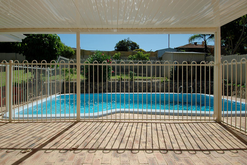 READY TO MOVE STRAIGHT IN! NEW TO MARKET! Picture 2