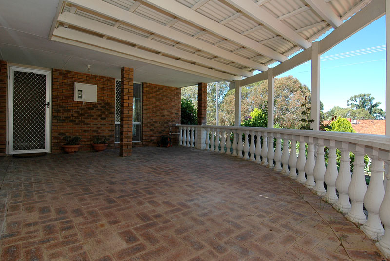 READY TO MOVE STRAIGHT IN! NEW TO MARKET! Picture 4