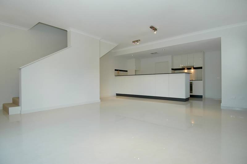 BRAND NEW TOWNHOUSES!! LOCATION LOCATION! Picture 2