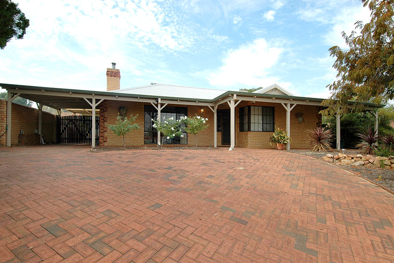 HURRY IN AND SECURE THIS TODAY! Picture 1