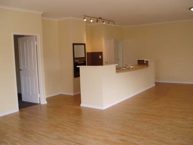 QUALITY & STYLE!! Picture 3