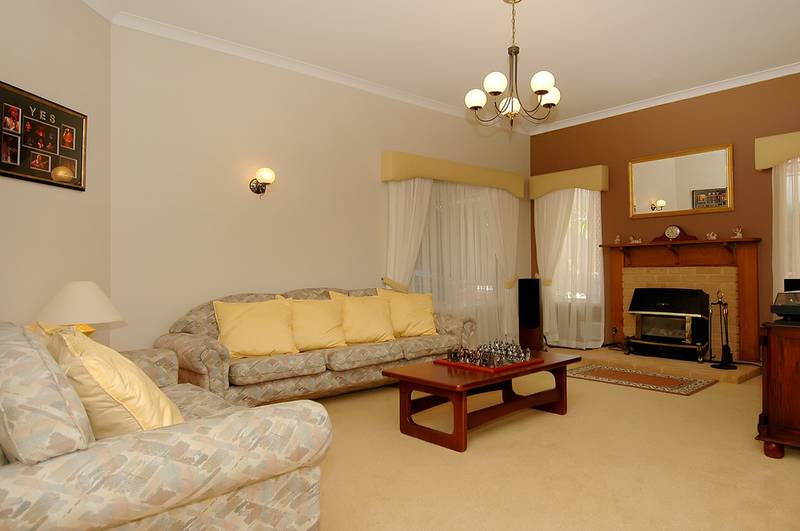 REDUCED TO SELL!! REGENT WATERS DELIGHT!! Picture 1