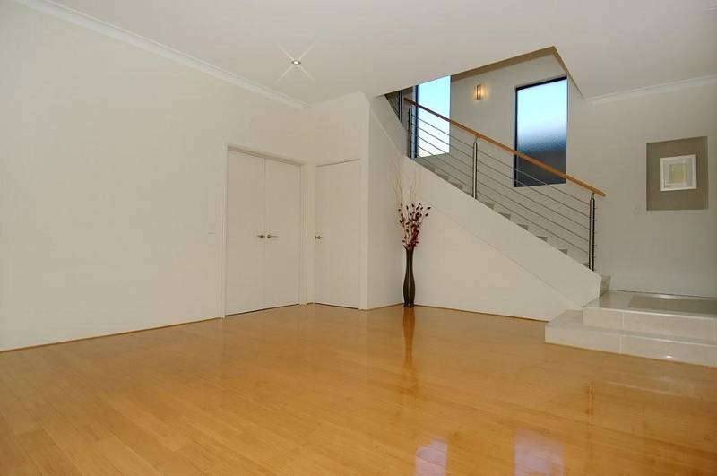 WOW FACTOR!! Picture 3