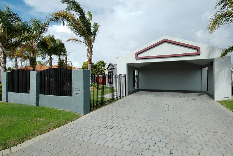 QUALITY FAMILY HOME!! Picture 3