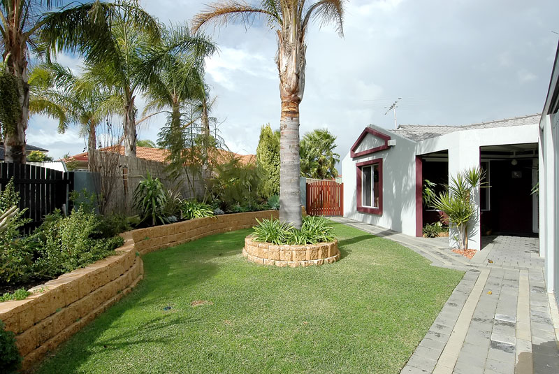 QUALITY FAMILY HOME!! Picture 1