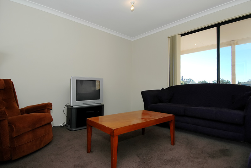 JUST MOVE IN!! Picture 3