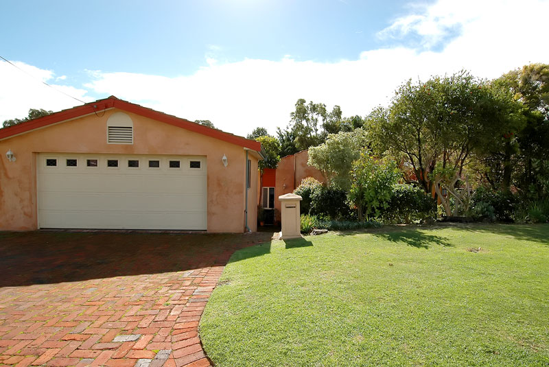 FAMILY LIVING Picture 2