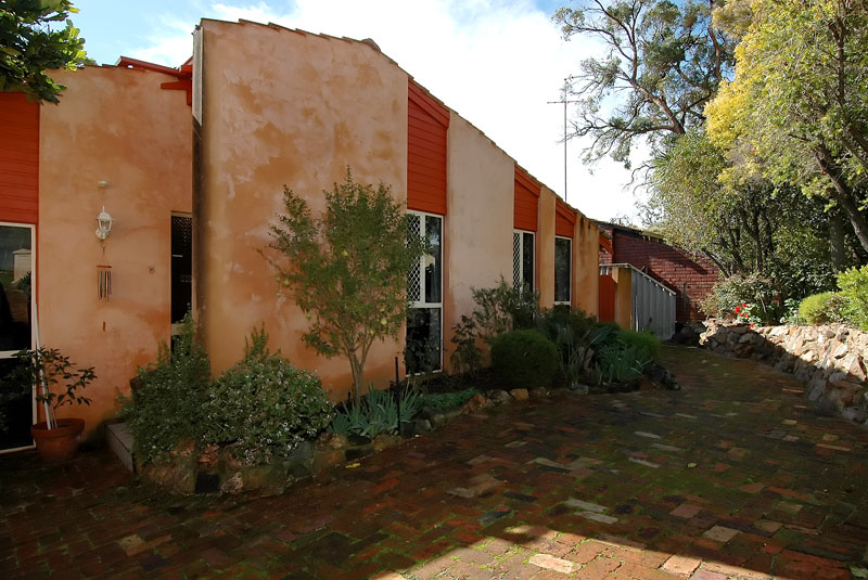 FAMILY LIVING Picture 1