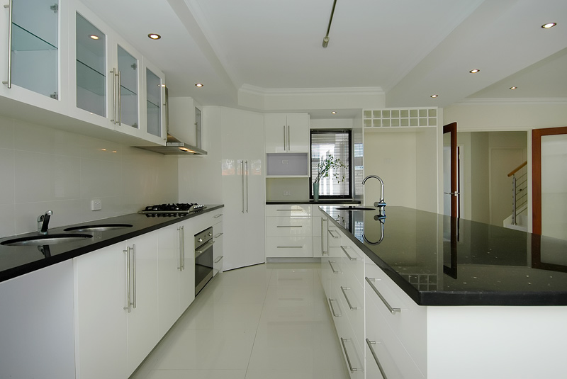 OPEN PLAN LIVING!! Picture 3