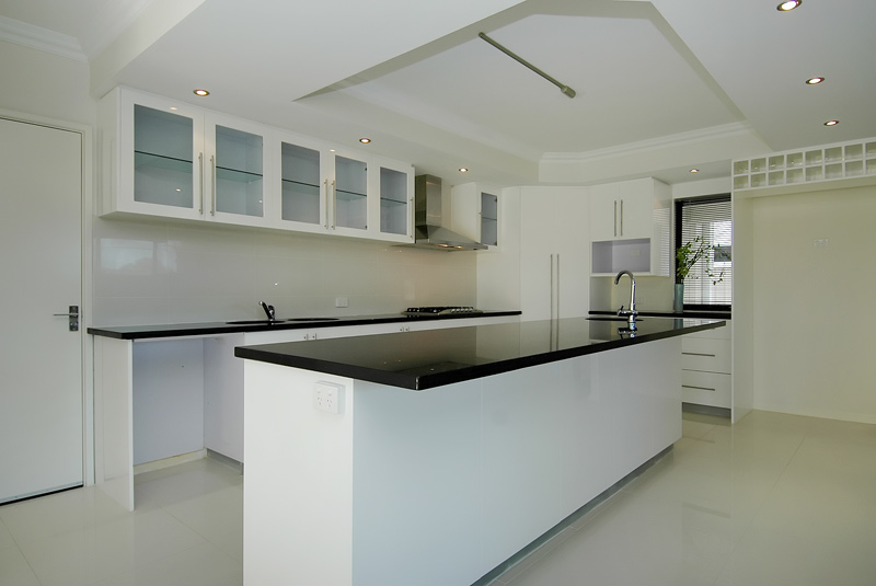 OPEN PLAN LIVING!! Picture 2