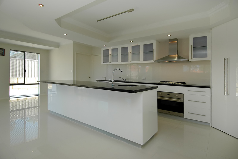 OPEN PLAN LIVING!! Picture 1