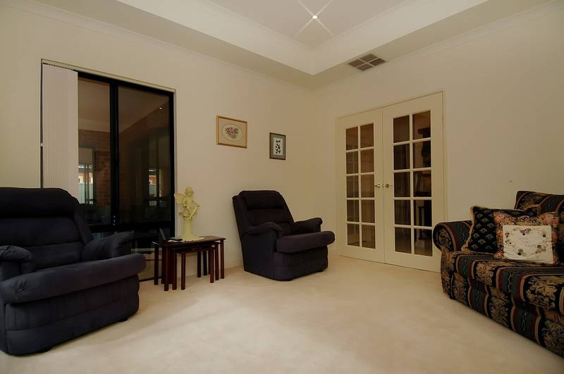 DELUXE DUPLEX! Picture 3