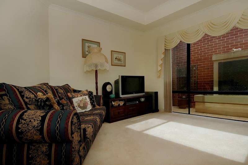 DELUXE DUPLEX! Picture 2