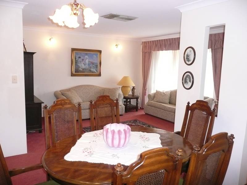 MASSIVE 796 SQM BLOCK WITH
BEAUTIFUL LAKE VIEWS Picture 3