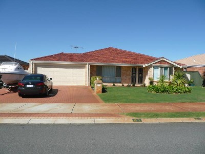 MASSIVE LIVING AREAS AND BIG BEDROOMS Picture