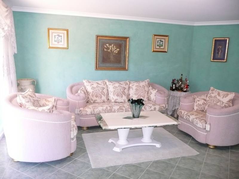 MASSIVE LIVING AREAS AND BIG BEDROOMS Picture 2