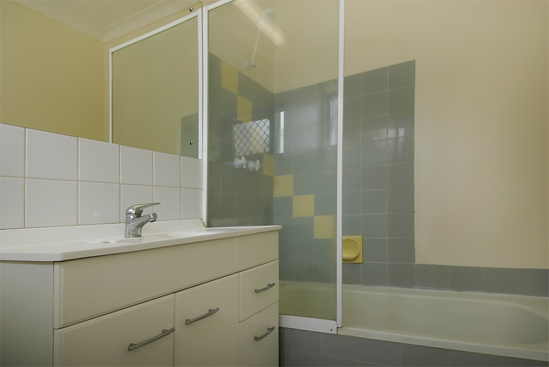 SUPER LOCATION!! Picture 2