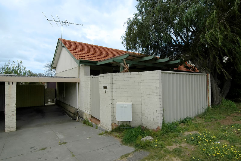 SUPER LOCATION!! Picture 3