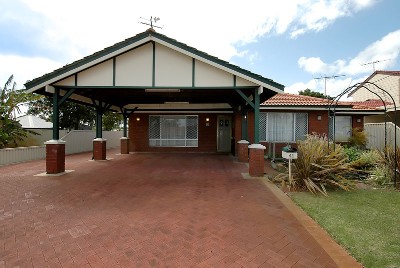 LAKESIDE LOCATION!! Picture