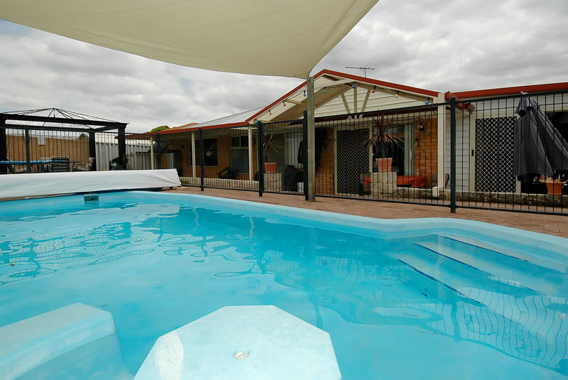 SELLERS ARE KEEN AND SO IS THE PRICE!! Picture 1