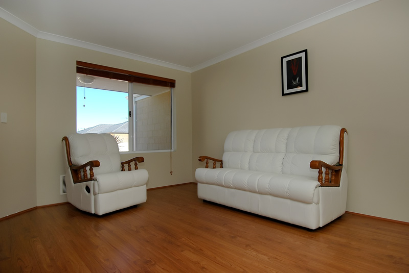 IMMACULATE INVESTMENT! Picture 2