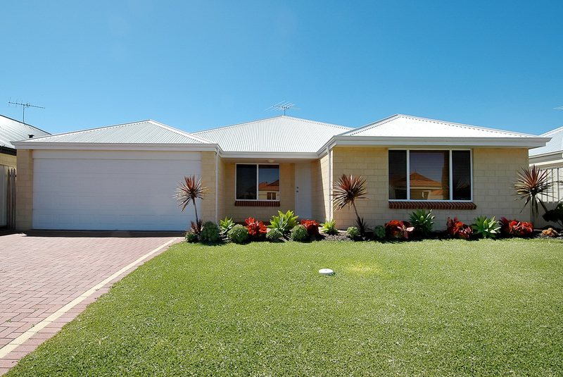 IMMACULATE INVESTMENT! Picture 1