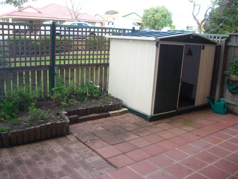 LOCATED IN EAST VICTORIA PARK - GROUND FLOOR UNIT WITH COURT YARD! Picture 1