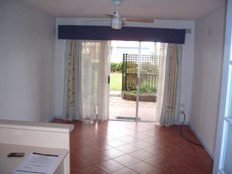 LOCATED IN EAST VICTORIA PARK - GROUND FLOOR UNIT WITH COURT YARD! Picture 2