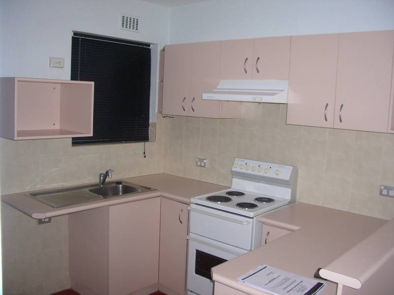 LOCATED IN EAST VICTORIA PARK - GROUND FLOOR UNIT WITH COURT YARD! Picture 3