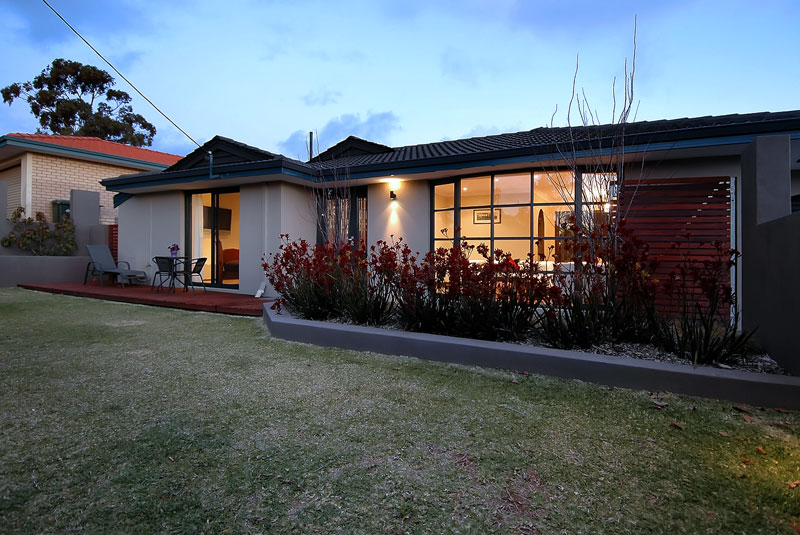 QUALITY & STYLE!! Picture 3