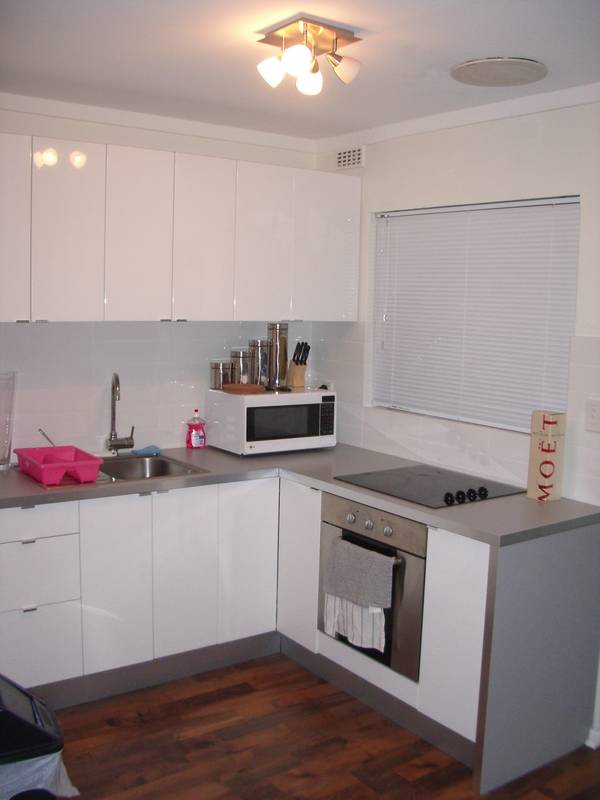 Viewing is a must - Freshly renovated villa with stainless steel appliances! Picture 2