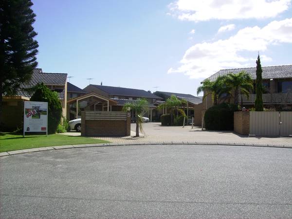 Unbeatable Location!! Picture 3